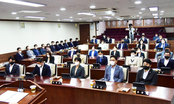 9월 21일, 순천시의회 제263회 제1차 정례회가 본회의실에서 열렸다.
