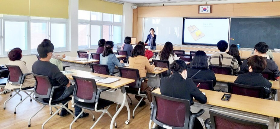 순천중앙초등학교는 지난 18일 학부모와 교직원을 대상으로 최원형 작가와의 만남을 진행했다. (출처=순천중앙초등학교 홈페이지)