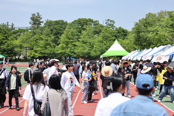 10일 오전10시부터 순천대학교 운동장에서 학생회가 주관하는 체험 부스가 열렸다