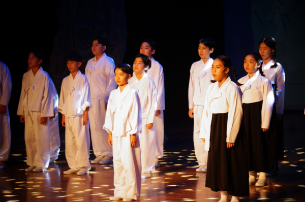 여순10.19 연극을 준비하며 송산초 학생들은 [1949 합창단]을 만들었다.