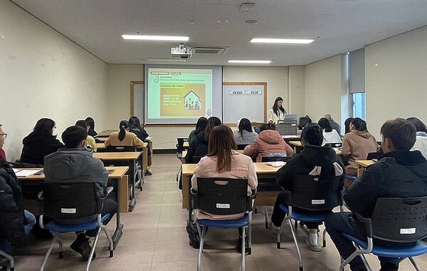순천시 가족센터(센터장 박애리)에서는 결혼이주여성 및 중도입국자녀 대상으로 실용적인 한국어 교육 과정반을 개설하여 운영한다.